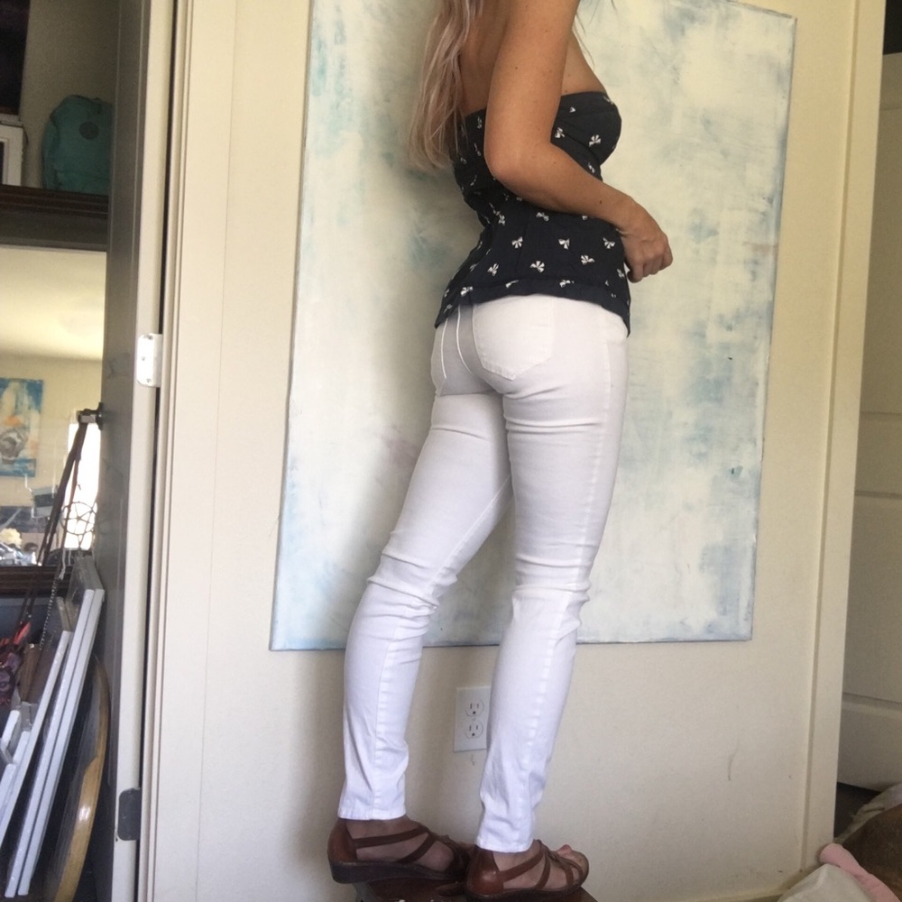 White skinny jeans